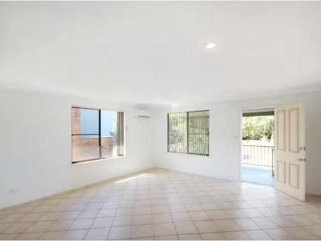 Cheap 1/81 Bold Street, LAURIETON Apartment for rent Listed b.