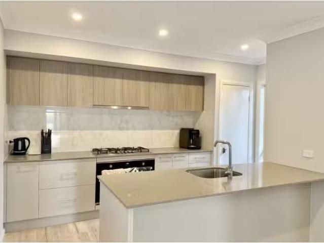 Cheap 18 Maguire Drive, Cooranbong House for rent Listed by J.
