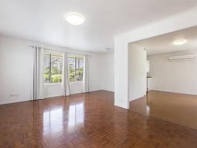Unique 18 Alawara Street, Petrie, QLD 4502