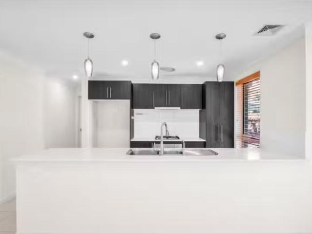 Just in! 18 Alkoomie Street, The Ponds Townhouse for rent Lis.
