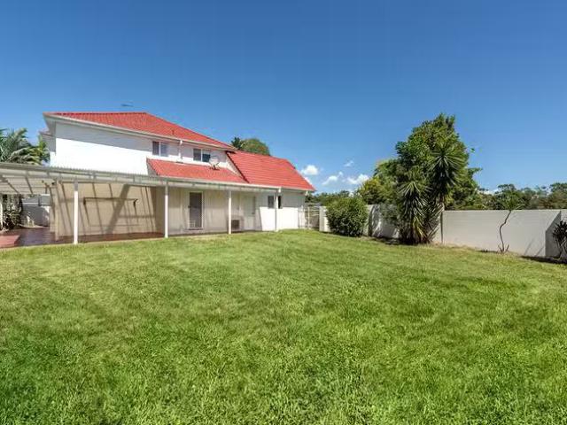 Deal! 18 Arun Drive, Arundel, QLD 4214