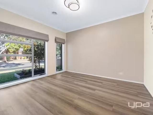 Rental! 18 Burke Road, Burnside Heights VIC 3023