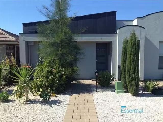 Just in! 18 Chestnut Drive, PARAFIELD GARDENS, SA 5107 House.