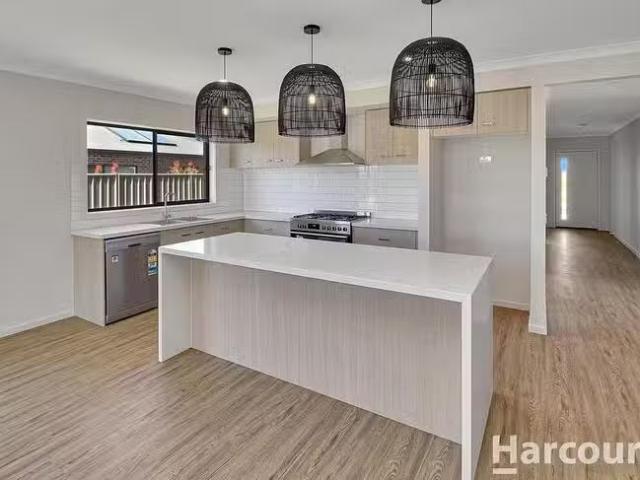 For Rent! 18 Dumesny Street, Horsham, VIC 3400