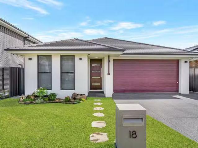 For Rent! 18 Ditzell Street, Catherine Field, NSW 2557