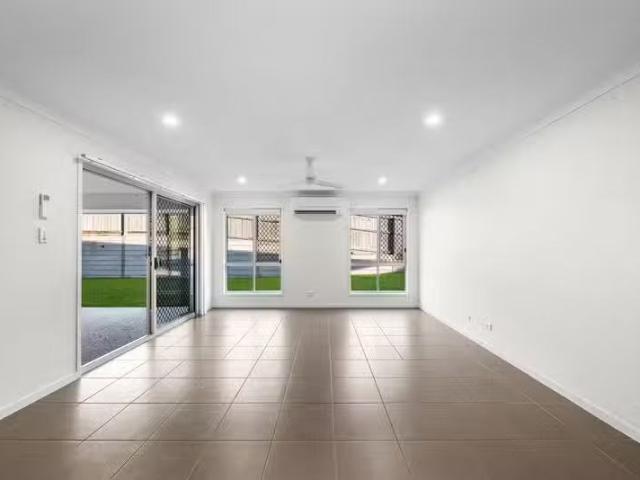 Just in! 1/8 Emma Perren Drive, NAMBOUR, QLD 4560 House for.