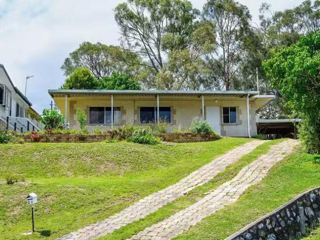 Cozy 18 Ferguson Crescent, West Gladstone, QLD 4680