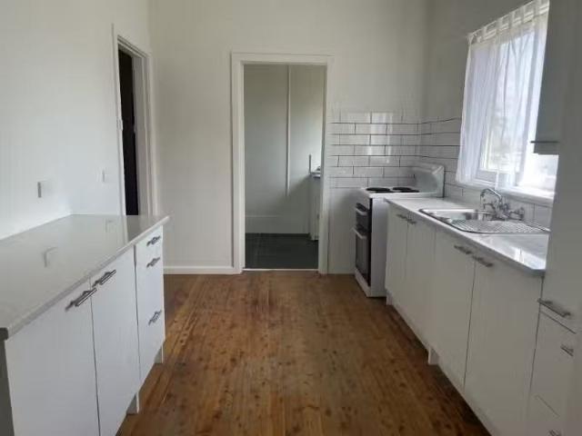 Deal! 18 Jill Street, TAMWORTH House for rent Listed by Roche.