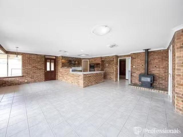 Rental! 18 Peak View, Ballajura, WA 6066