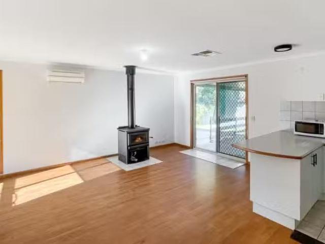 Cozy 18 Sundew Court, Thurgoona House for rent Listed by Kaly.