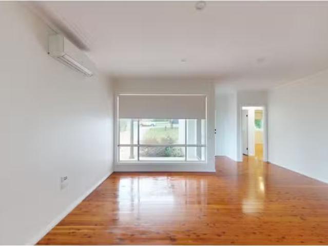 Cozy 18 Tyrell Street, Tenambit House for rent Listed by Leah.