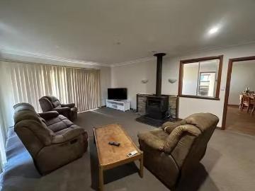 Warrong, Woolsthorpe - Equipped kitchen