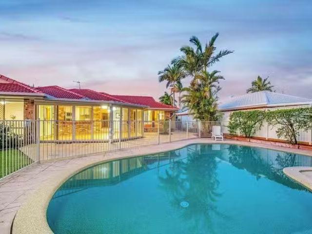 Cheap 19 Arlene Park Terrace, Helensvale, QLD 4212