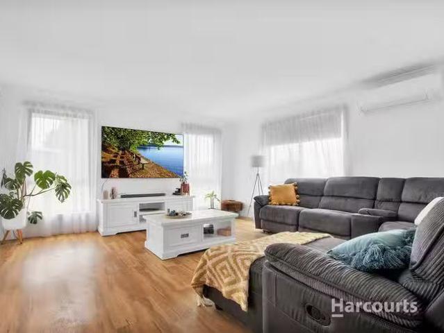 Charming 19 Chloe Court, Upper Burnie, TAS 7320