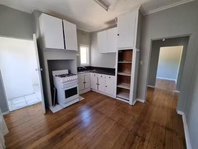 Nice 19 Croker Street, Newport VIC 3015