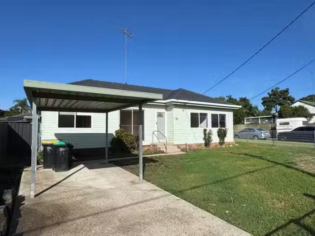 For Rent! 19 Dan Crescent, Colyton NSW 2760