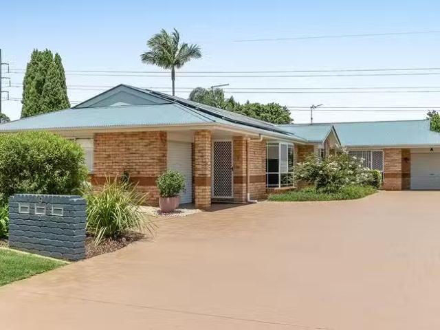 Cozy 1/9 Emma Drive, Kearneys Spring, QLD 4350