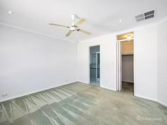 Nice 19 Howard Parade, Salter Point, WA 6152