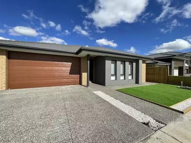 Just in! 19 Jump Road, Fraser Rise, VIC 3336