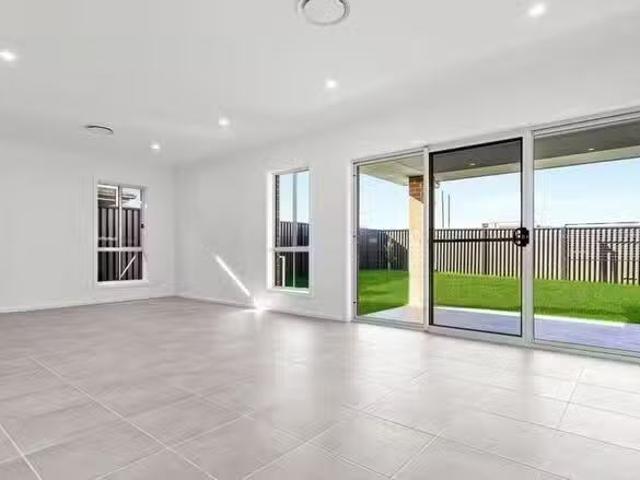 Just in! 19 Parhelion Street, Austral, NSW 2179