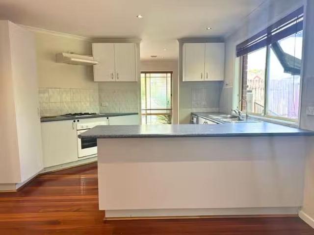 Deal! 19 Silvana Way, Hillside VIC 3037