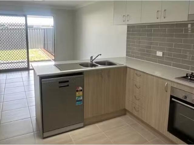 Deal! 1/9 Thurlstone Street, Farley Townhouse for rent Listed.
