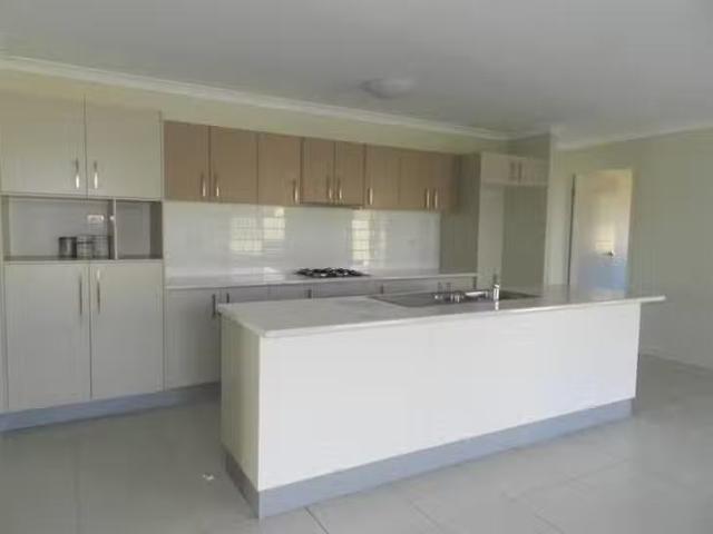Cozy 19 Winpara Drive, Kirkwood, QLD 4680