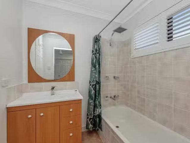 Cheap 19A Humphrey Street, West End, QLD 4810