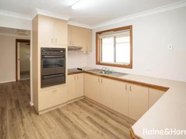 Deal! 100 Dalman Parkway, Glenfield Park, NSW 2650