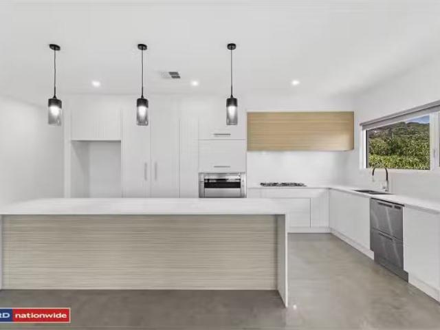 Charming 100a Government Road, NELSON BAY Townhouse for rent.