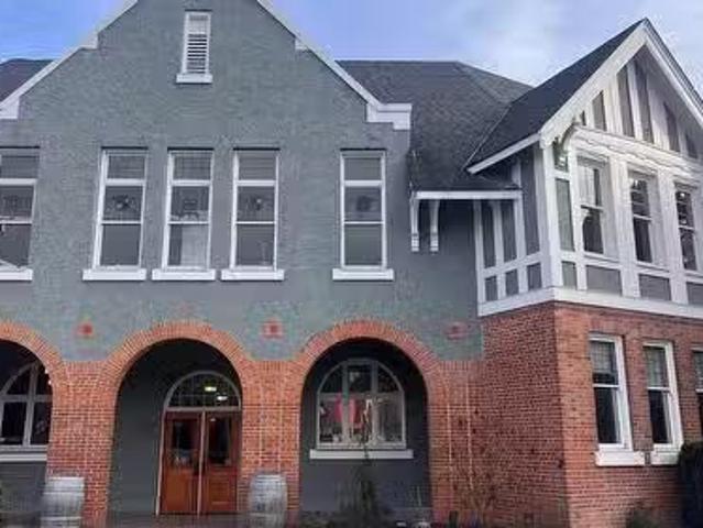 Deal! 101 20 Hudson Avenue, Salmon Arm, BC, V1E 4H8 commerci.