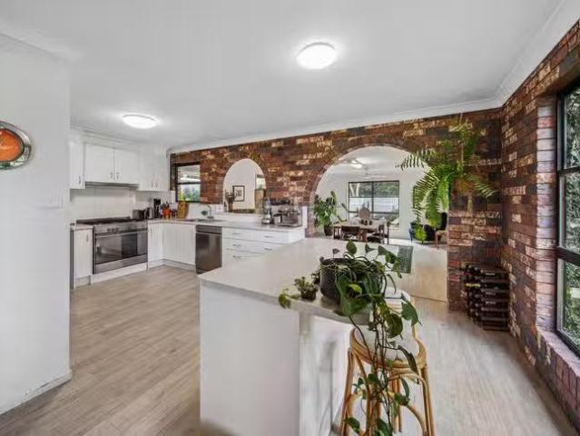 Cozy 101 Cooroora Street, Battery Hill, QLD 4551