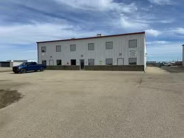 Nice 10203B 123 Street, Grande Prairie, AB, T8V 8B7 commerci.