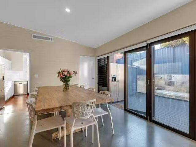 Cheap 10/2 Burt Street, Fremantle, WA 6160
