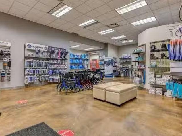 Just in! 102B 256 Rue De Montigny, Saint Jérôme, QC, J7Z 5R2.