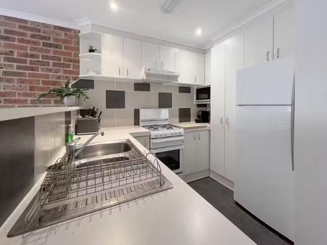 New 10/5 Bushby Cl, Gordon Townhouse for rent Listed by Holli.