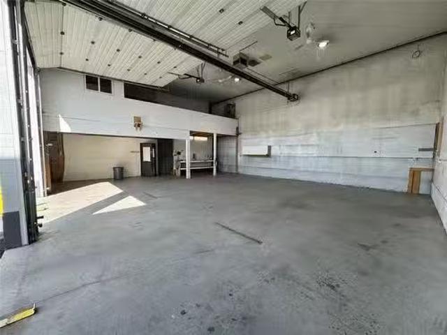 Rental! 105B 5145 26 Street, Vernon, BC, V1T 8G4 commercial.
