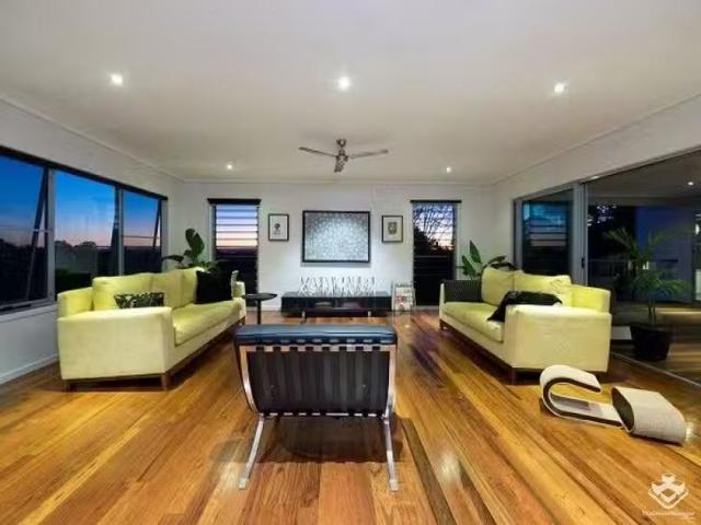 Just in! 10 Carmen Court, Shailer Park, QLD 4128