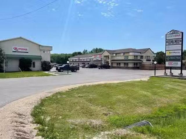 Rental! 10 Cedar Drive, Niverville, MB, R0A 0A1 commercial f.