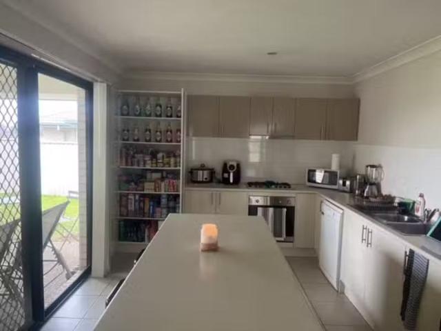Deal! 10 Drakeford Street, TAMWORTH House for rent Listed by.