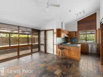 Cozy 10 Ebor Crescent, Aberfoyle Park, SA 5159