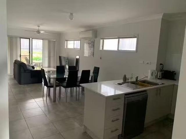 For Rent! 10 Joseba Place, Springfield Lakes, QLD 4300