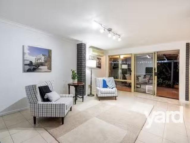 Cozy 10 Kilbride Close, Waterford, WA 6152