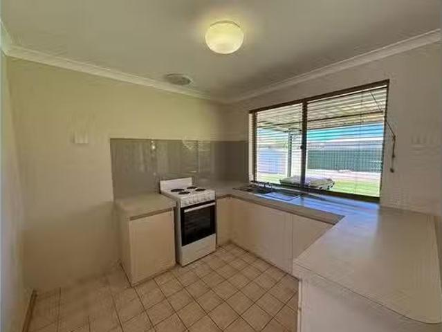 For Rent! 10 Labyrinth Street, Waikiki, WA 6169