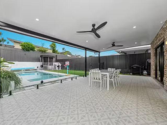 Nice 10 Ladbroke Street, Wakerley, QLD 4154