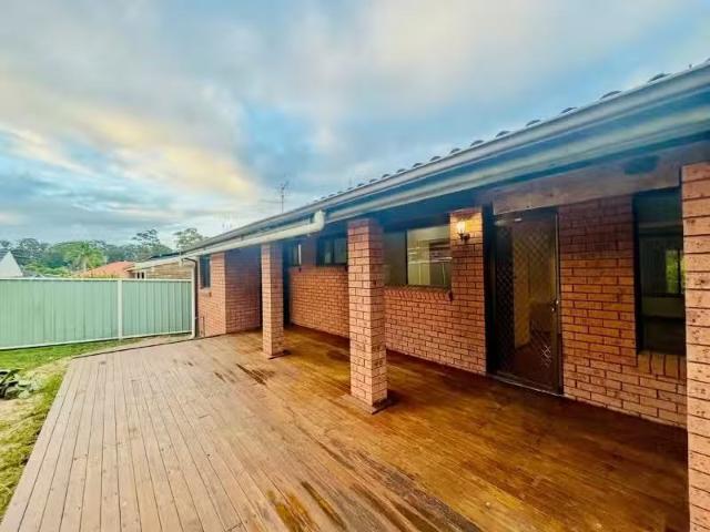 Charming 10 Larkspur Pde, Metford House for rent Listed by Em.