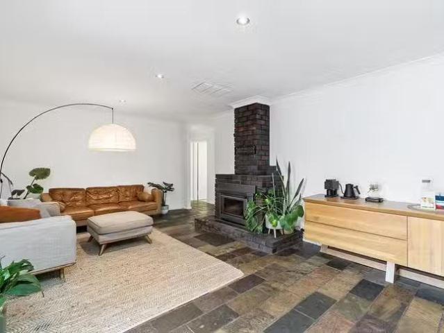 Cheap 10 Rudall Close, Gosnells, WA 6110