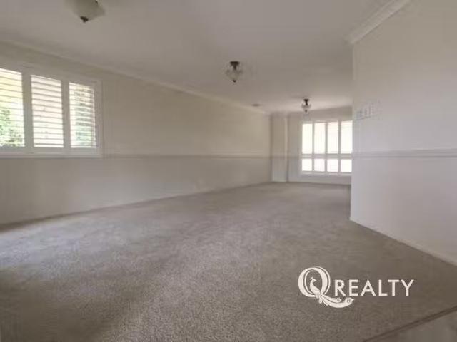 Cozy 10 Trafalgar Close, Stretton, QLD 4116