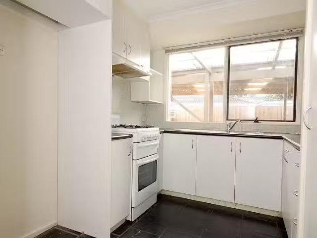 Cozy 10 Tremaine Court, Carrum Downs, VIC 3201 House for Rent