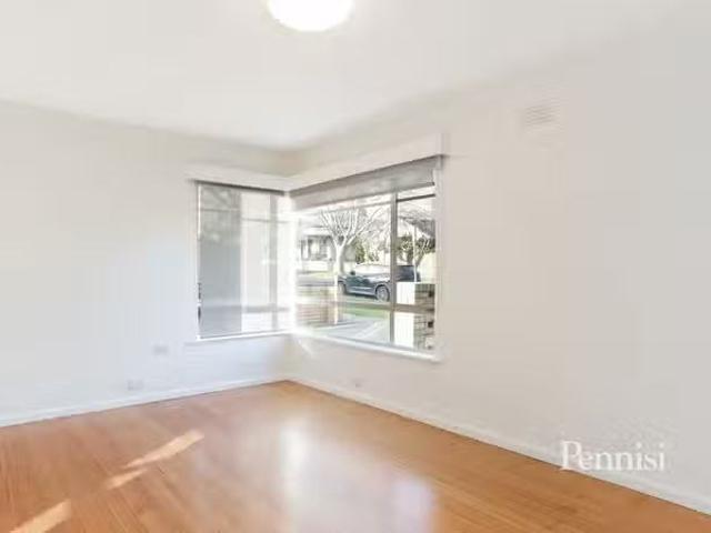 Just in! 1/13 Laura Street, Moonee Ponds VIC 3039